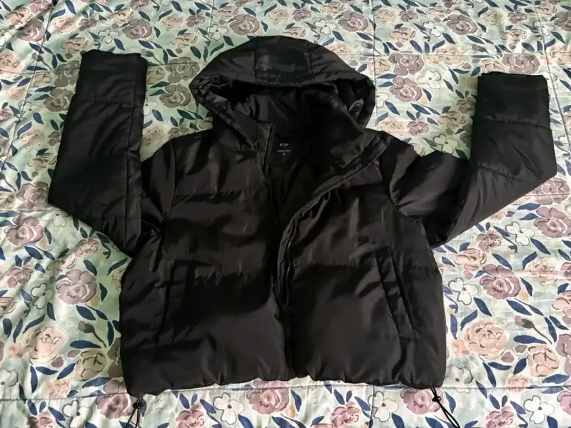 Chaqueta acolchada negra con capucha - 2
