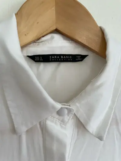 Blusa blanca con volantes Zara Basic - miniatura 1