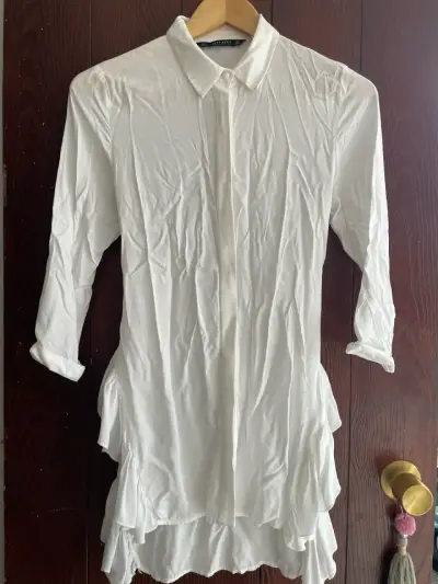 Blusa blanca con volantes Zara Basic - miniatura 6