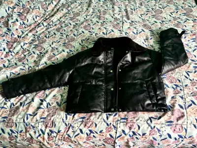 Chaqueta de cuero negra con forro de piel - miniatura 2