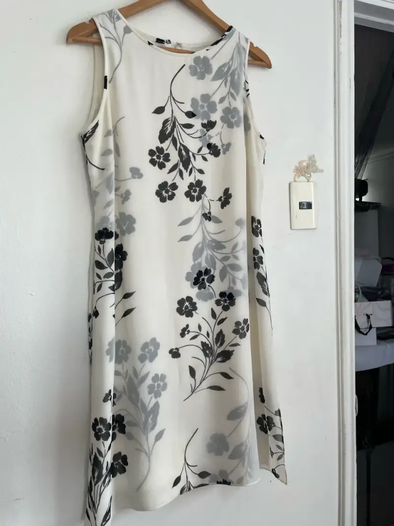 Vestido sin mangas blanco con estampado floral - 2