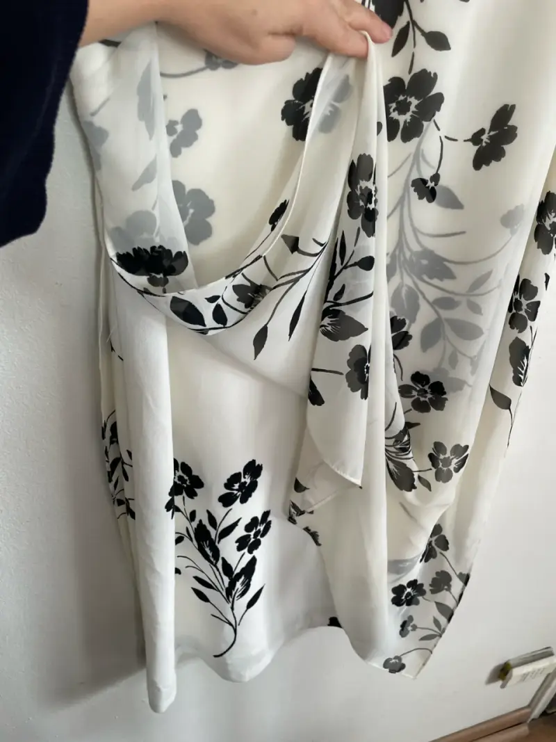 Vestido sin mangas blanco con estampado floral - 4