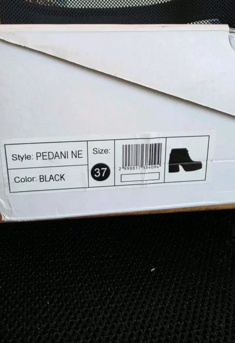 Botines de cuero negro con plataforma y tachas - 2