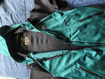 Chaqueta deportiva New Balance verde y negra - miniatura 2