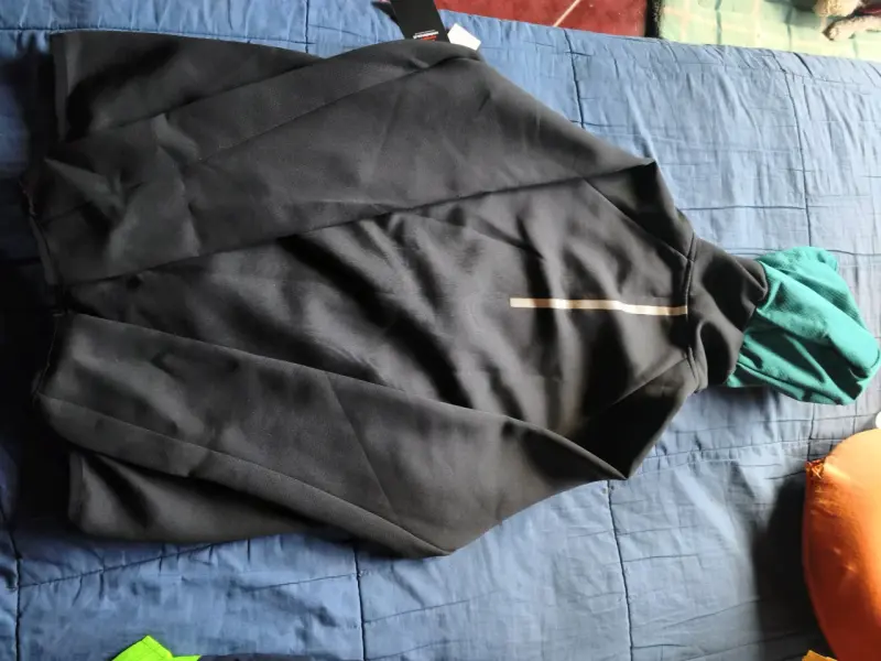 Chaqueta deportiva New Balance verde y negra - 5