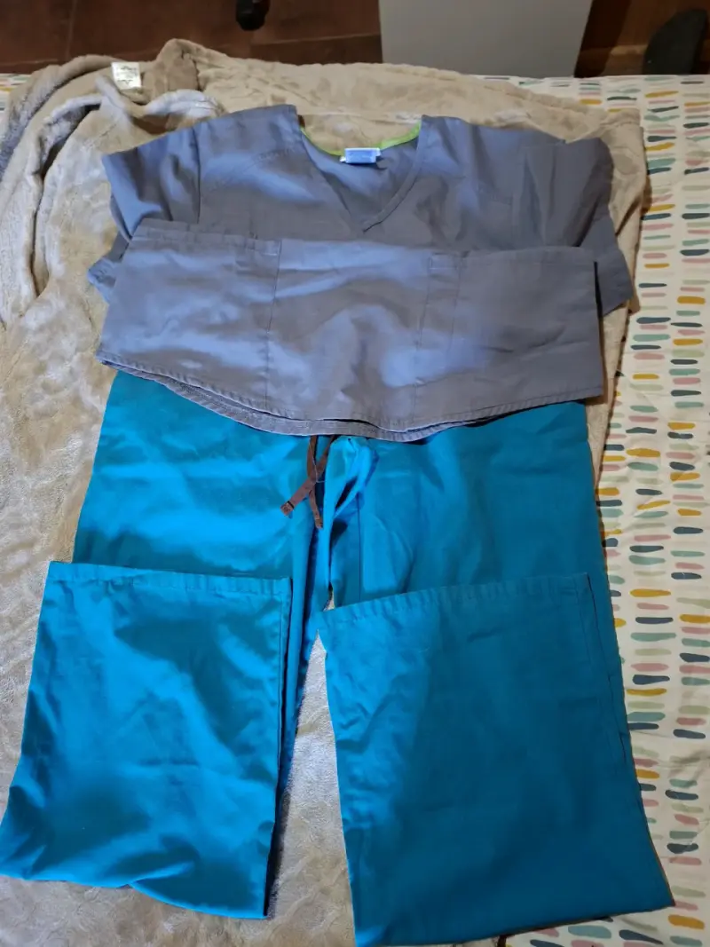Traje clínico gris y azul - 2