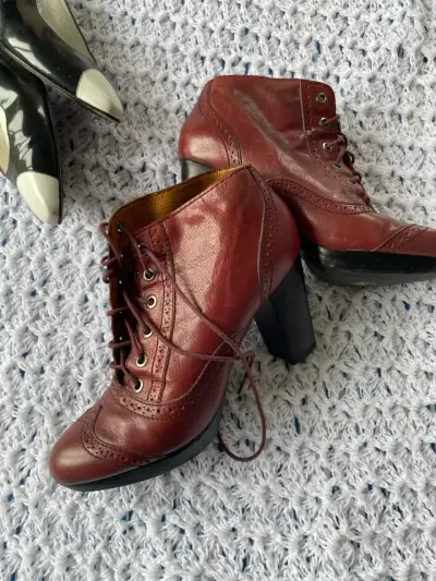 Botines de cuero burdeos Zara Woman con tacón alto - miniatura 5
