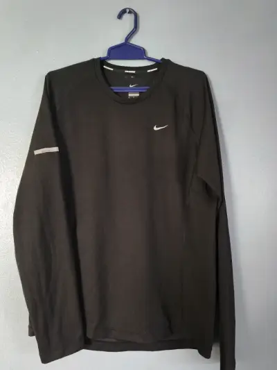 Polera deportiva Nike Dri-Fit negra para hombre - miniatura 1