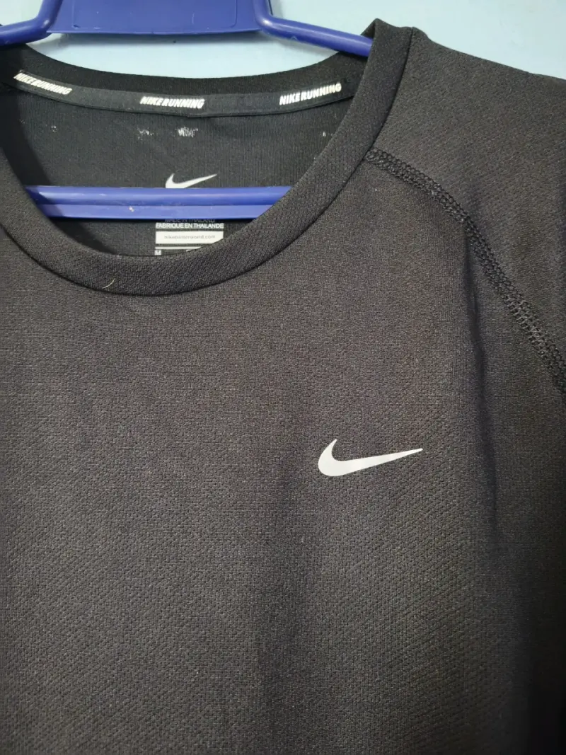 Polera deportiva Nike Dri-Fit negra para hombre - 2