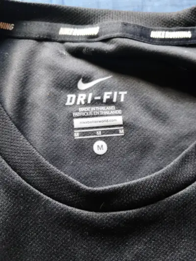Polera deportiva Nike Dri-Fit negra para hombre - miniatura 3