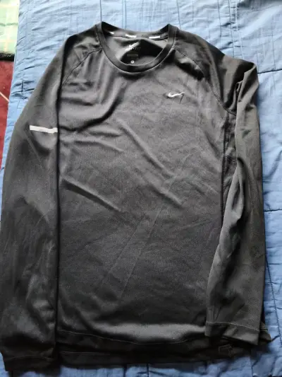 Polera deportiva Nike Dri-Fit negra para hombre - miniatura 5