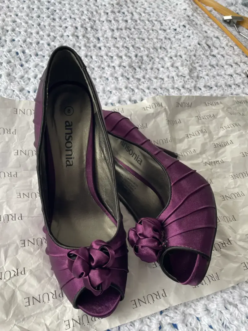 Zapatos de tacón morados Ansonia con detalle floral - 1