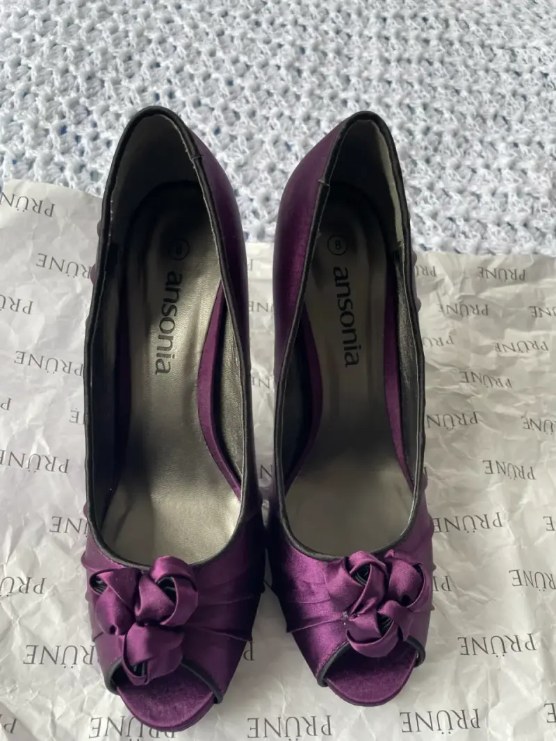 Zapatos de tacón morados Ansonia con detalle floral - 2