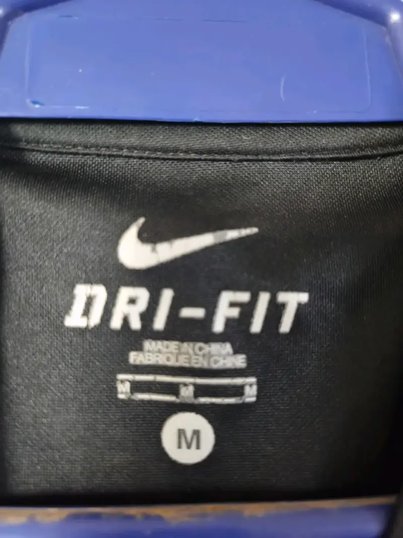Polera deportiva Nike Dri-Fit negra - 3