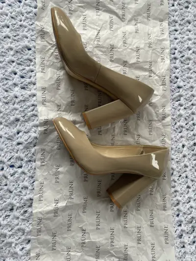 Zapatos de tacón beige en charol - miniatura 3