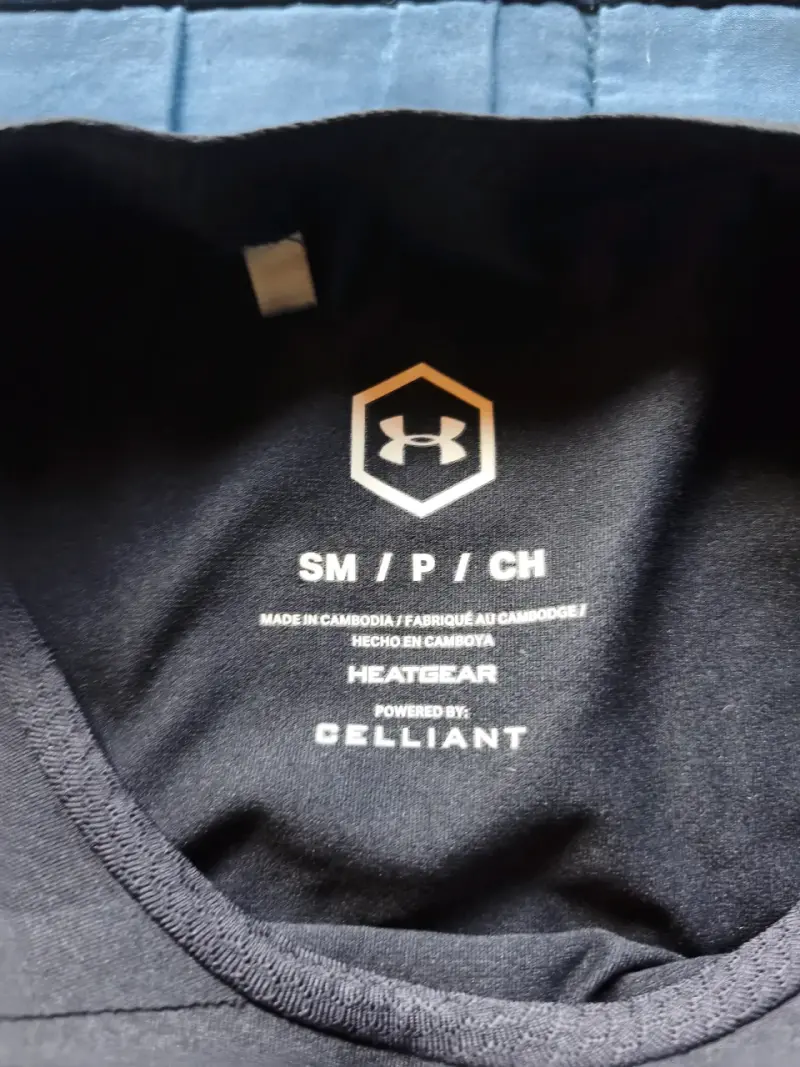 Polera deportiva negra Under Armour Rush - 5