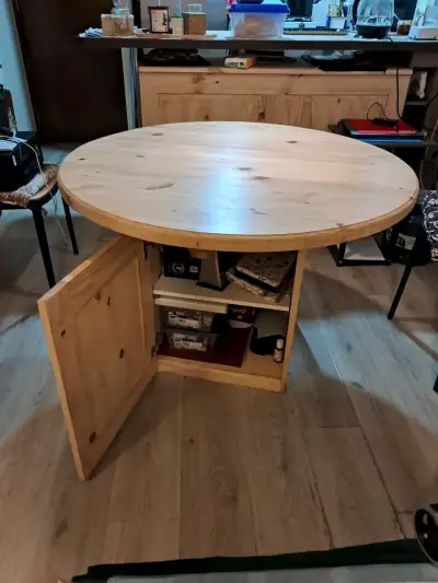 Mesa redonda de madera con almacenamiento - miniatura 3