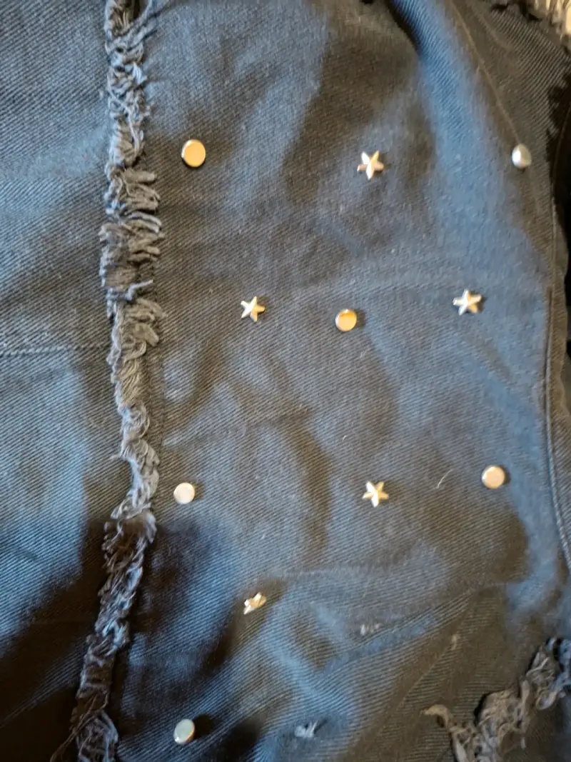 Chaqueta de mezclilla delgada negra con tachuelas - 2