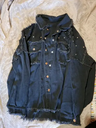 Chaqueta de mezclilla delgada negra con tachuelas - miniatura 3