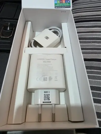 Smartphone Honor 400 Pro con accesorios - miniatura 5