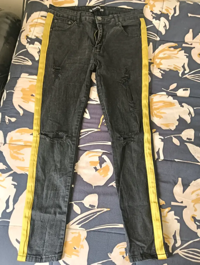 Jeans negros con franjas amarillas Diaboo - 2