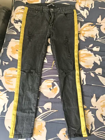 Jeans negros con franjas amarillas Diaboo - miniatura 2