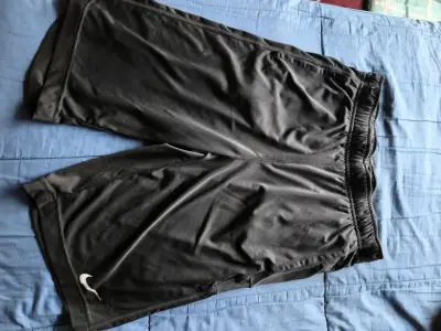 Shorts deportivos Nike Dri-Fit negros talla L - miniatura 1