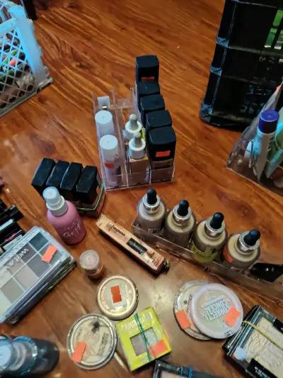 Lote de esmaltes y maquillaje variado - miniatura 6