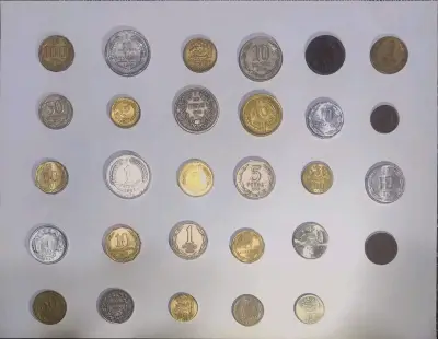 Colección de monedas antiguas variadas de Chile - miniatura 1
