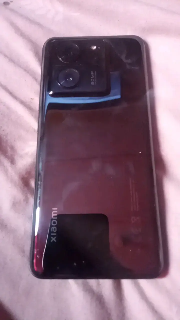 Smartphone Xiaomi con funda protectora - 3