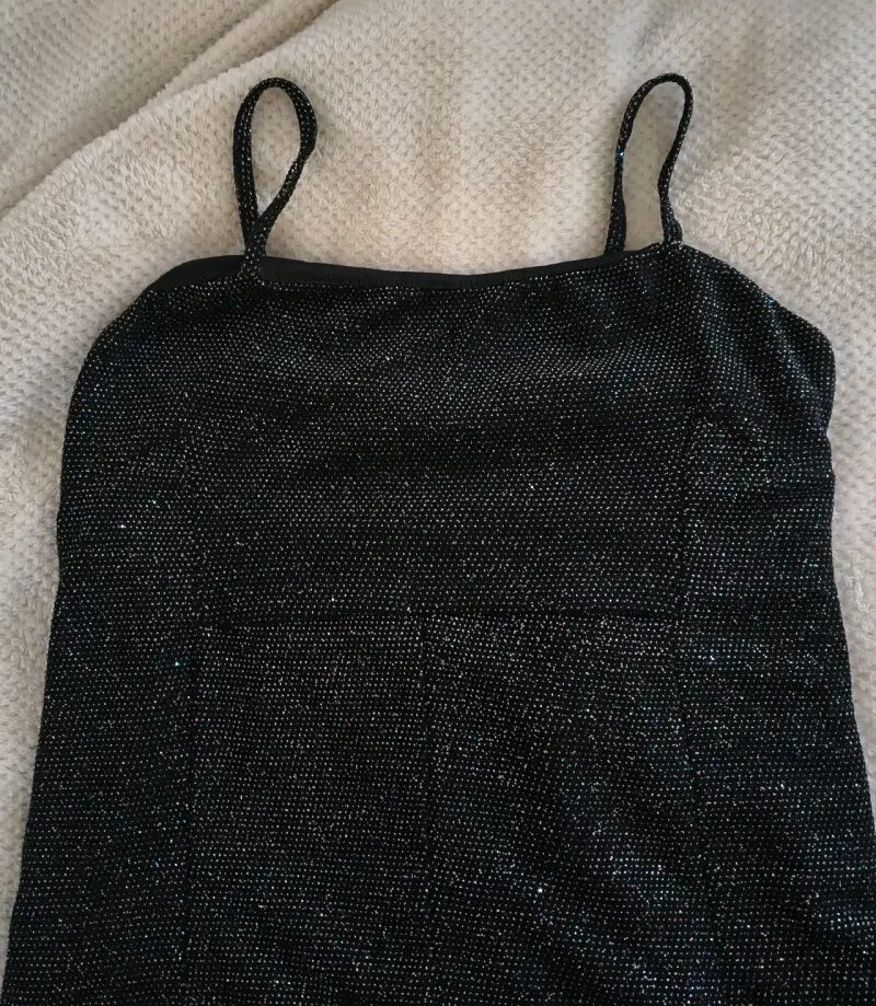 Vestido negro con tirantes brillantes Foster - 2