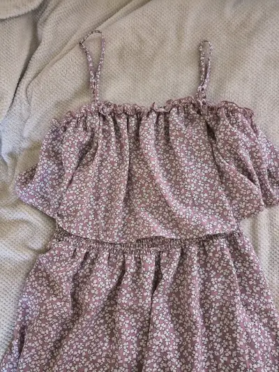 Vestido floral rosa con tirantes - miniatura 1