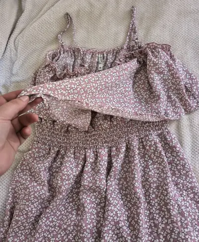 Vestido floral rosa con tirantes - miniatura 2