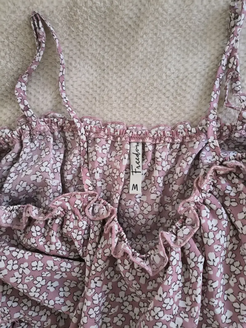 Vestido floral rosa con tirantes - 3
