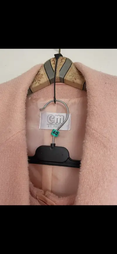 Blazer conjunto rosa de lana con botones dorados - miniatura 3