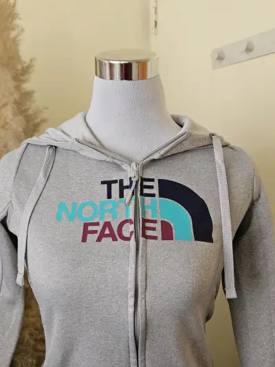 Polerón con cierre y capucha — The North Face 🤍🩶 - miniatura 2