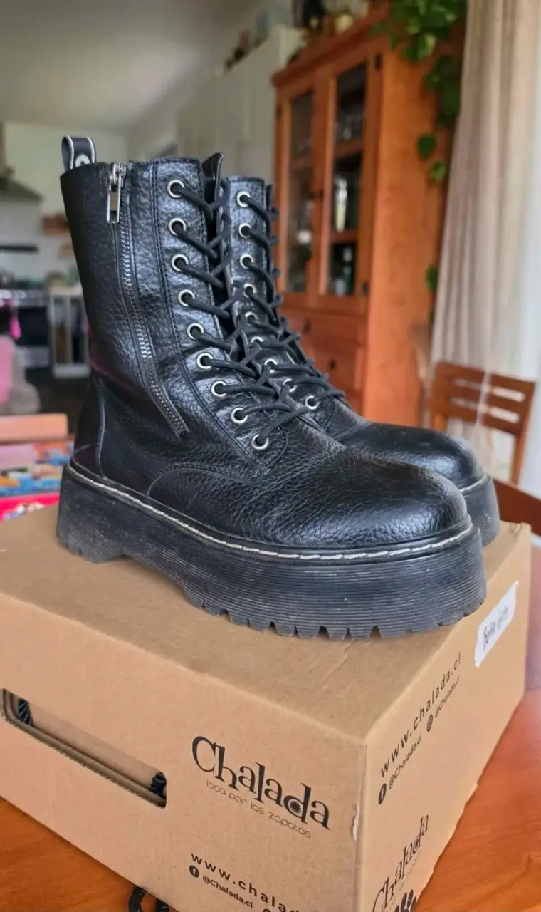Botas negras de cuero con plataforma Chaladá - 1
