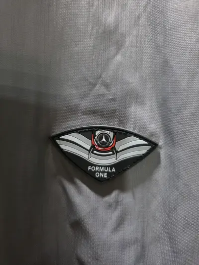 Chaqueta Mercedes-Benz Fórmula Uno gris - miniatura 4