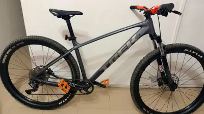 Bicicleta Trek Marlin 7 con accesorios - miniatura 1