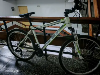 Bicicleta montaña Merida blanca y verde - miniatura 1