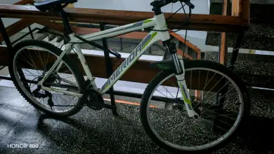 Bicicleta montaña Merida blanca y verde - miniatura 2