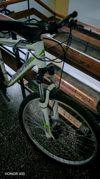 Bicicleta montaña Merida blanca y verde - miniatura 3