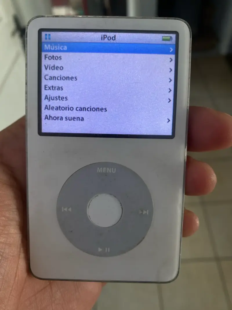 iPod Classic 30GB Plata en Buen Estado - 1