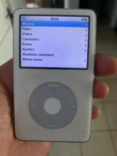 iPod Classic 30GB Plata en Buen Estado - miniatura 1
