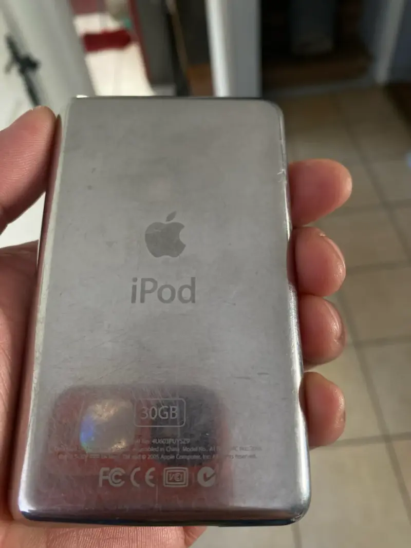 iPod Classic 30GB Plata en Buen Estado - 2