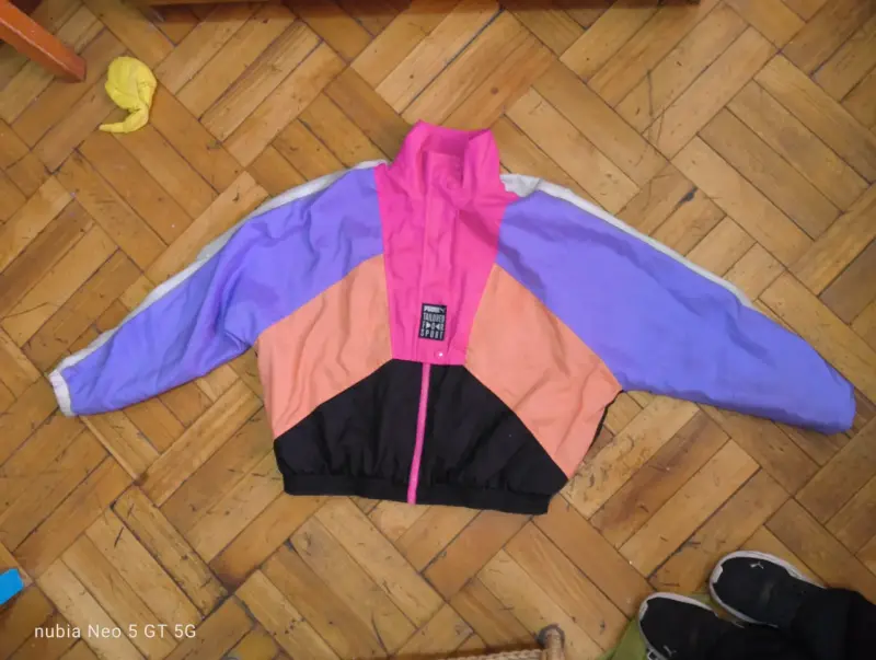 Chaqueta cortaviento multicolor para mujer