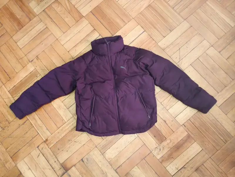 Chaqueta acolchada morada para mujer