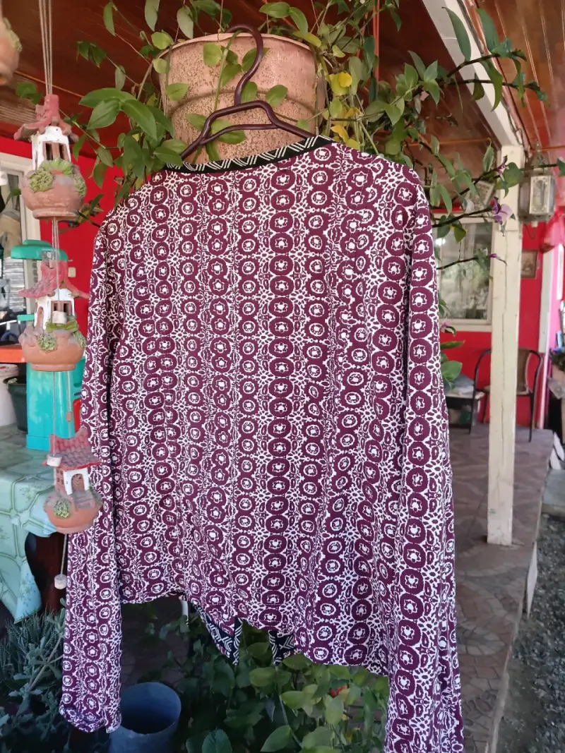 Chaqueta de mujer estampada en tonos burdeos - 2