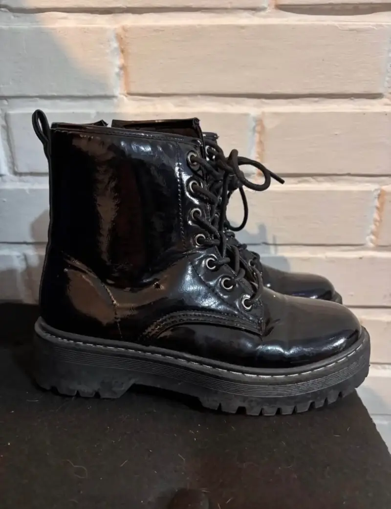Botas negras de charol con plataforma - 1