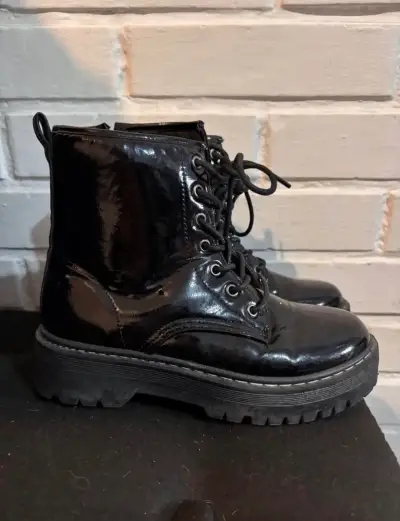 Botas negras de charol con plataforma - miniatura 1